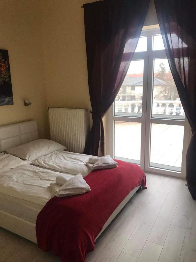 Y Panzio Bed and Breakfast Balatonlelle Εξωτερικό φωτογραφία